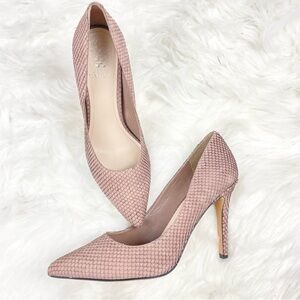 VINCE Camuto Kain Mauve Textured Leather Scale Heels Size 9.5